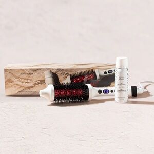 NWT- BONDI BOOST HOLIDAY SET infrared heated round brush travel dry shampoo